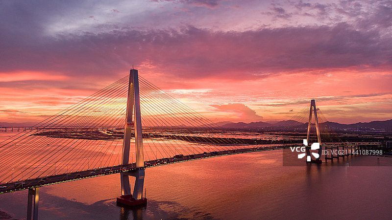 汕头礐石大桥火烧云图片素材