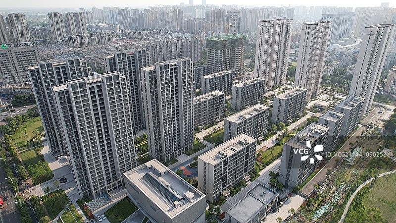 安徽阜阳颍州区居民区高楼马路城市风光航拍，Fuyang, Anhui Province, China图片素材