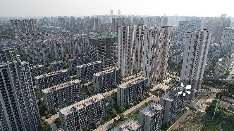 安徽阜阳颍州区居民区高楼马路城市风光航拍，Fuyang, Anhui Province, China图片素材