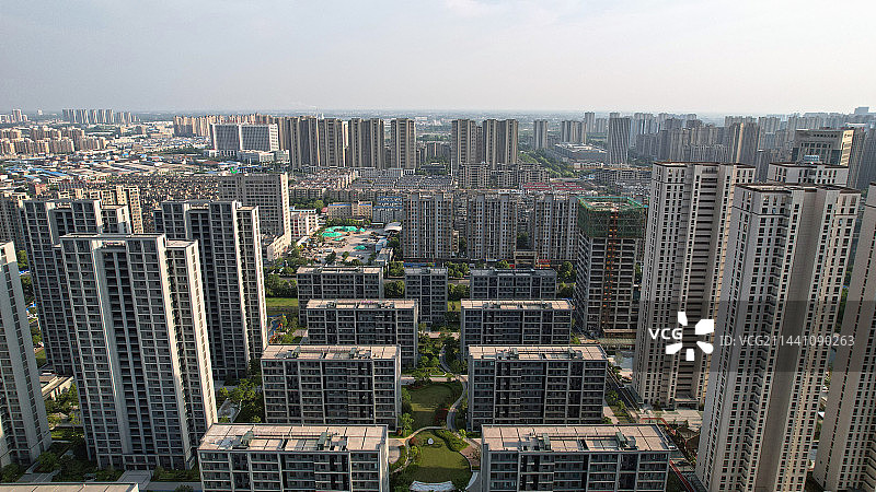安徽阜阳颍州区居民区高楼马路城市风光航拍，Fuyang, Anhui Province, China图片素材