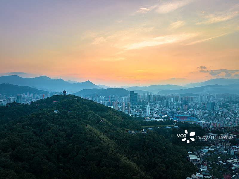 中国福建龙岩新罗区夕阳景色图片素材