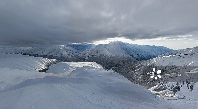 甘孜雪山群图片素材