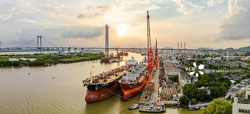 中国广东省广州市黄埔区中海工业菠萝庙船厂图片素材