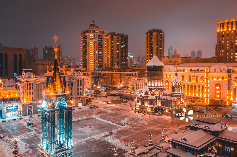 中国黑龙江哈尔滨索菲亚教堂冬季夜景航拍图片素材