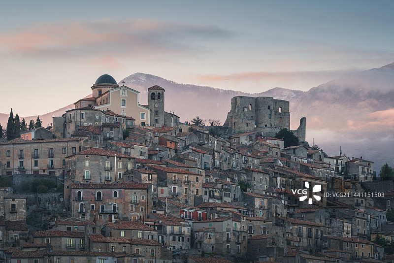 意大利南部山城莫拉诺卡拉布罗黄昏图片素材