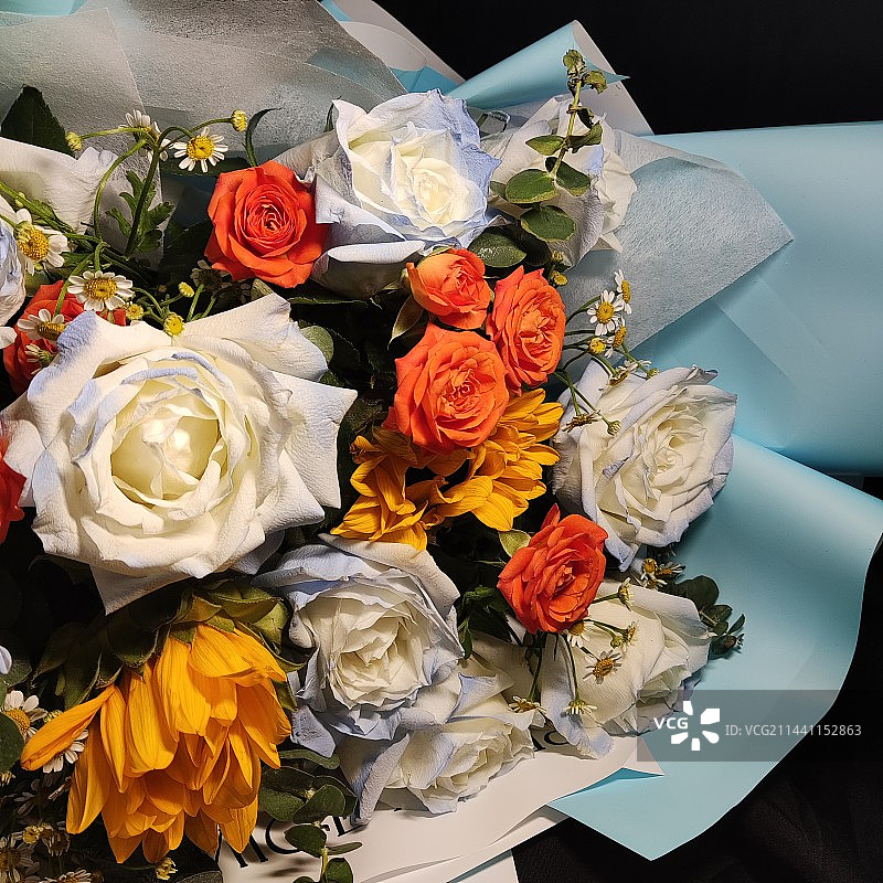 碎冰蓝玫瑰花束图片素材