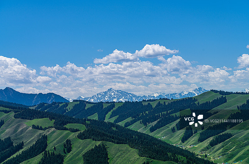 新疆乌鲁木齐南山牧场 景区 蓝天白云草原图片素材