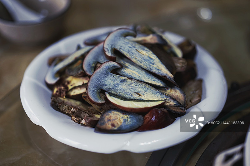 云南野生蘑菇“见手青”图片素材