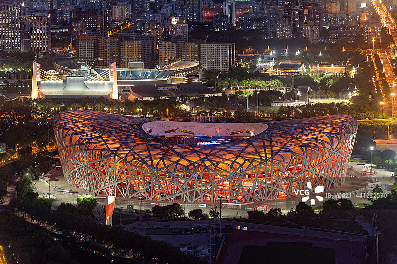 夜晚时刻的鸟巢体育场图片素材