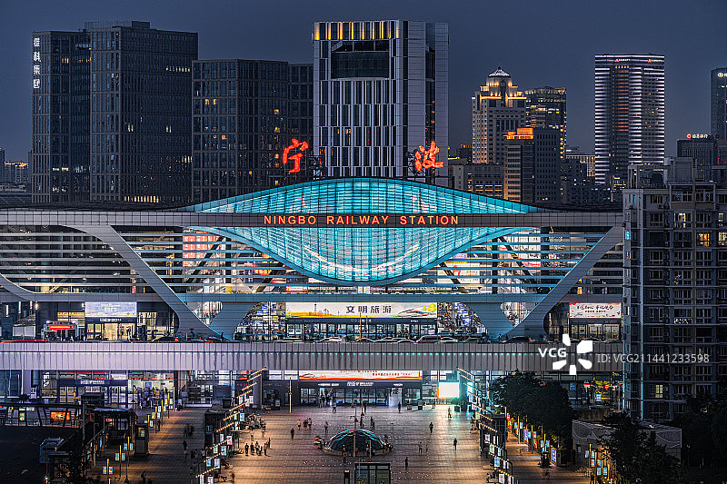 宁波火车站夜景高视角照片图片素材
