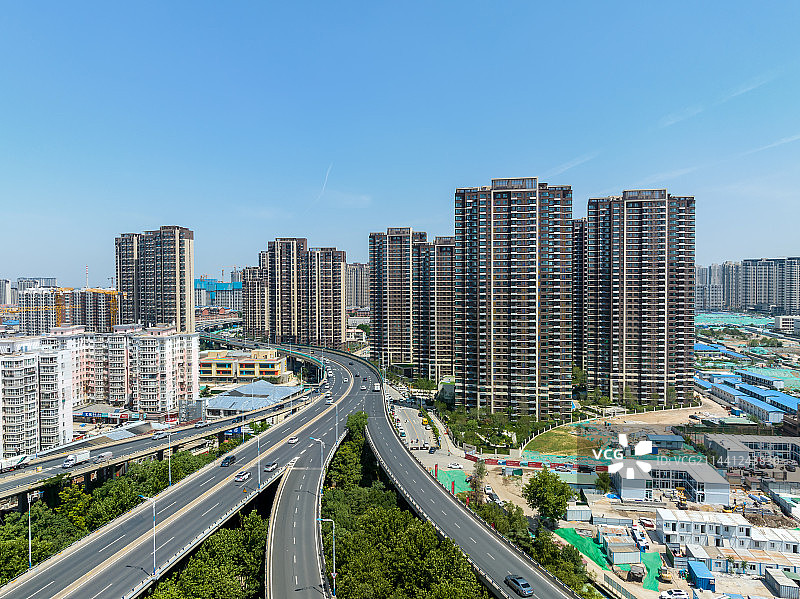 中国山东济南顺河高架城市天际线航拍图片素材