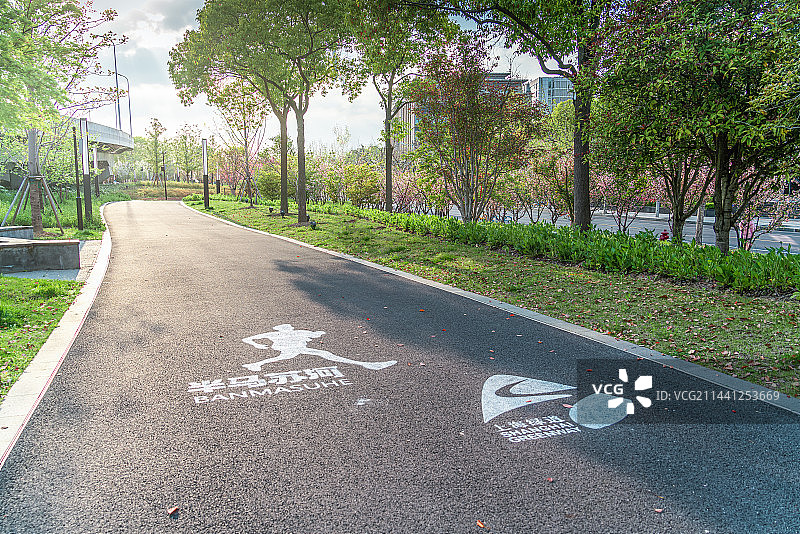 上海苏州河半马公园的塑胶跑道图片素材