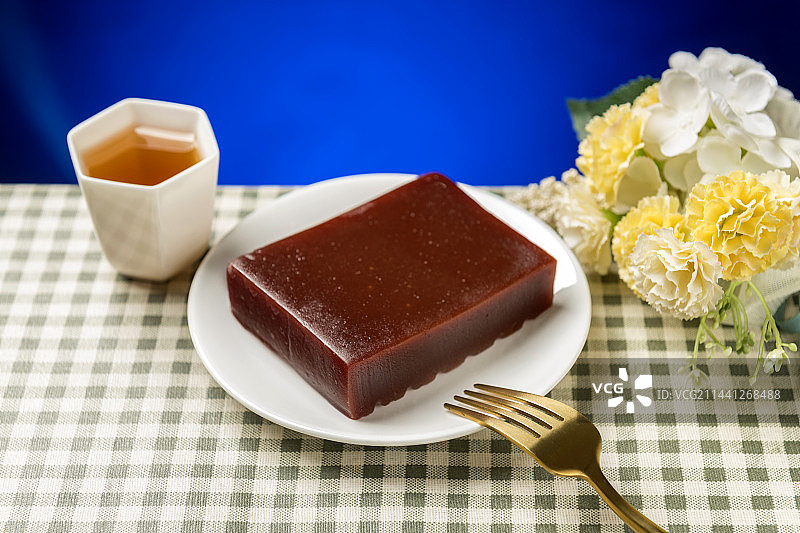 传统小吃山楂糕京糕红果糕摆放在桌面上特写图片素材