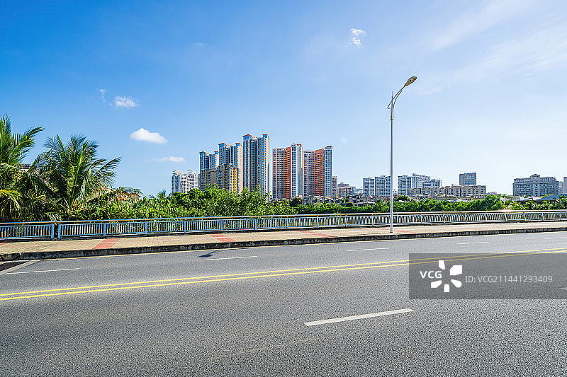 三亚市区建筑桥面道路图片素材