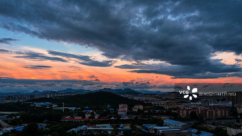 青岛楼山上空傍晚的云图片素材