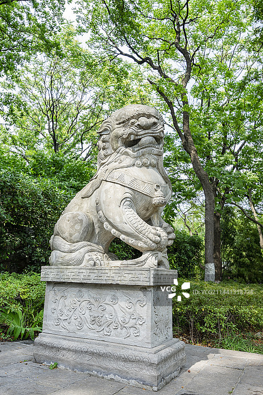 南京清凉山公园古崇正书院门口的石狮子图片素材