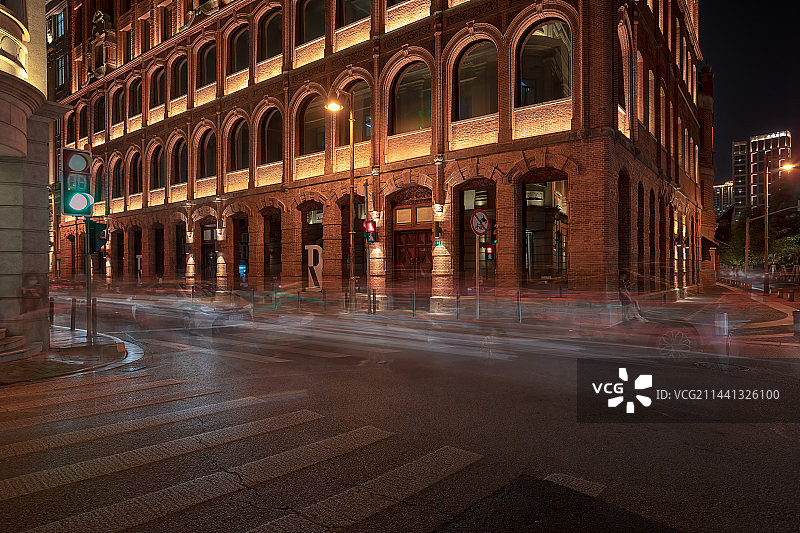 上海外滩源建筑夜景灯光图片素材