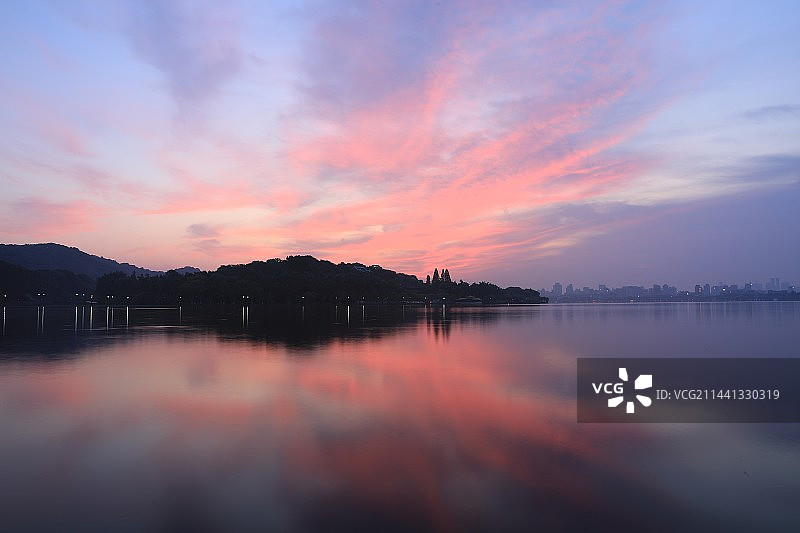 西湖早霞图片素材