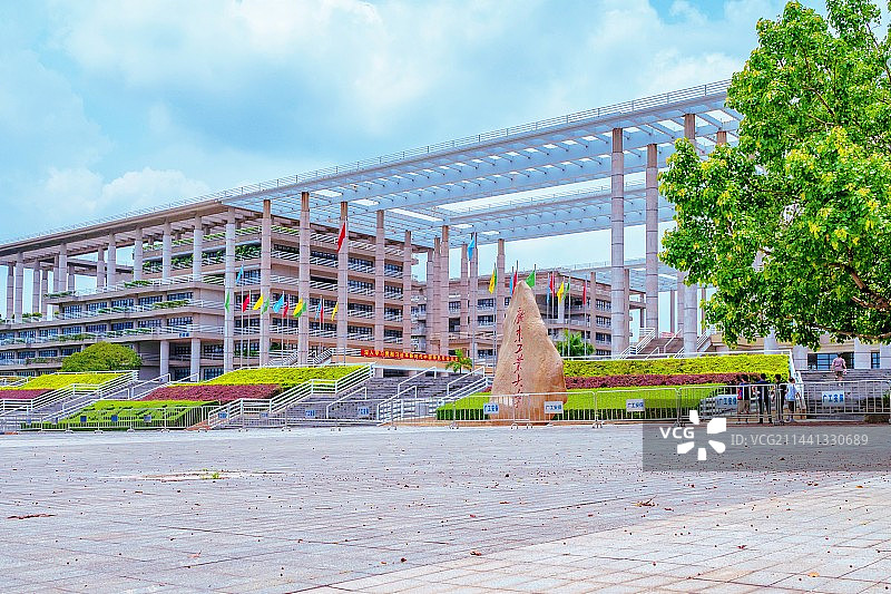 洒满阳光的校园图片素材