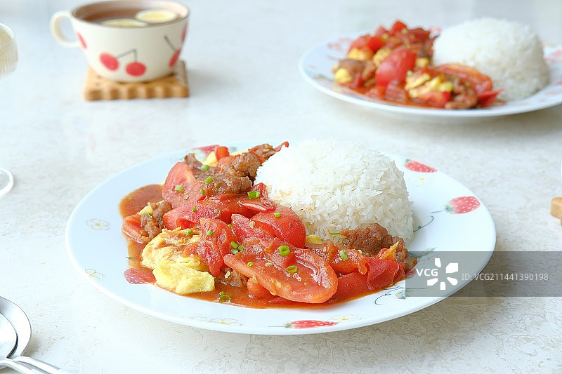番茄滑蛋牛肉饭图片素材