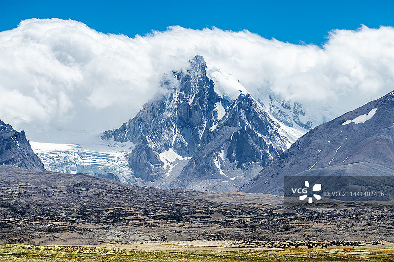 西藏日喀则市吉隆县看到的希夏邦马峰等雪山图片素材