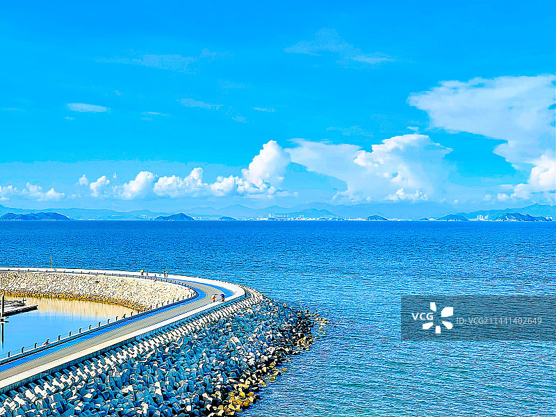 深圳大亚湾 蓝天下的海景图片素材