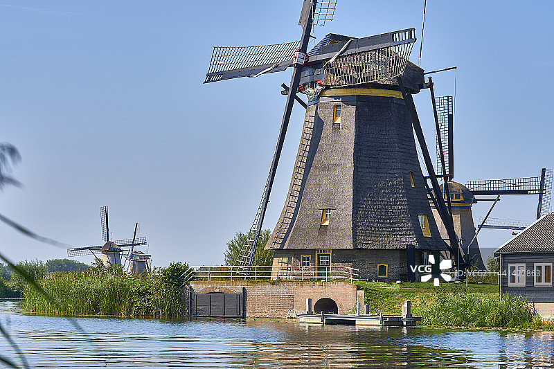 欧洲荷兰小孩儿堤坝图片素材