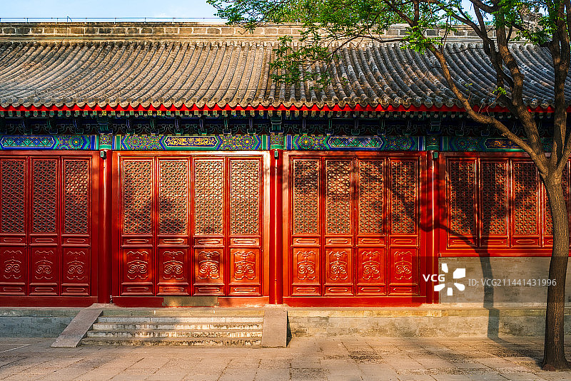 夕阳里的北京报国寺偏殿图片素材