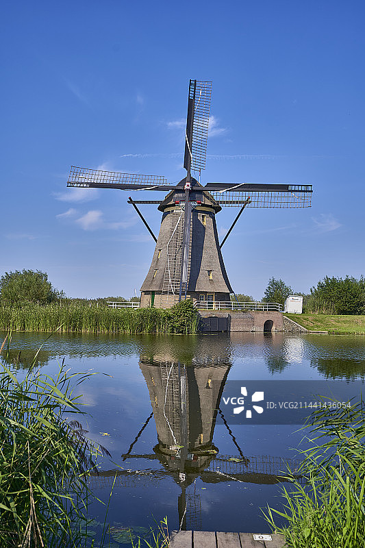 欧洲荷兰小孩儿堤坝图片素材