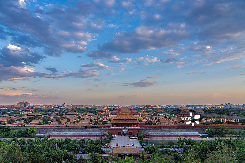 夏天傍晚俯瞰故宫宫殿全景图片素材