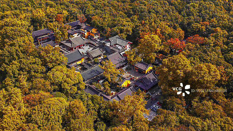 航拍秋天的灵谷寺图片素材
