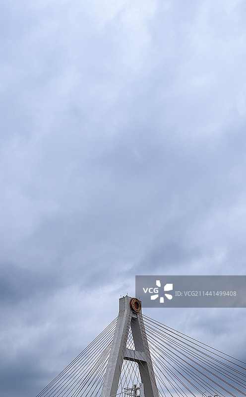 乌云下的成都天府立交图片素材