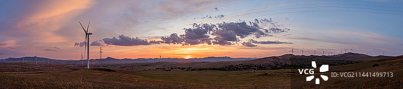 草原大风车落日全景图图片素材