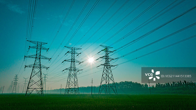 电力铁塔仰天俯视图图片素材