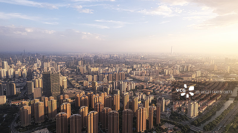 光影天津，天塔和117大厦合影图片素材