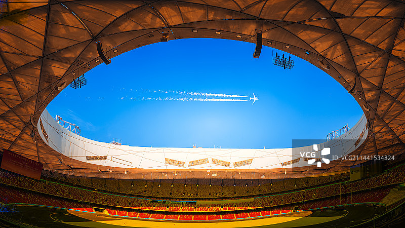 飞越鸟巢图片素材