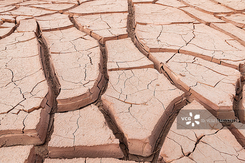 干涸开裂地面图片素材