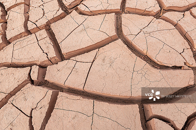 干涸开裂地面图片素材