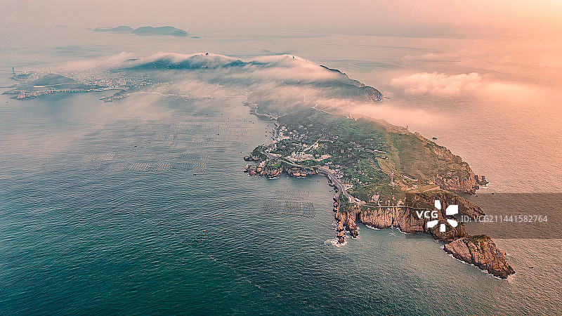 云雾中的枸杞岛图片素材