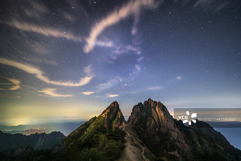 莲花峰之星夜飞云---黄山图片素材