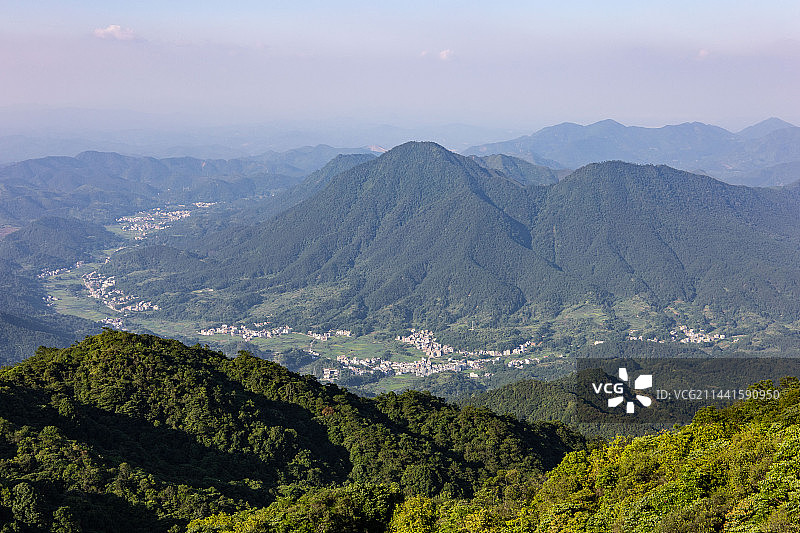 大山里的村落图片素材