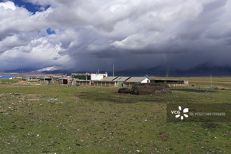 纳木错和那根拉山口图片素材