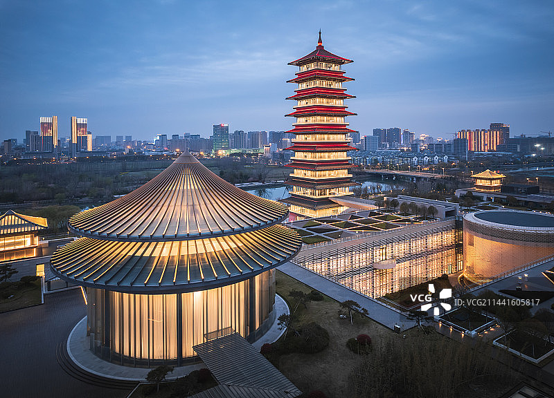 江苏扬州大运河博物馆航拍夜景图片素材