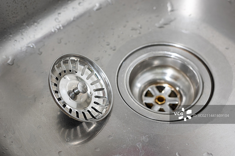 厨房不锈钢水槽孔排水口和提篮特写图片素材