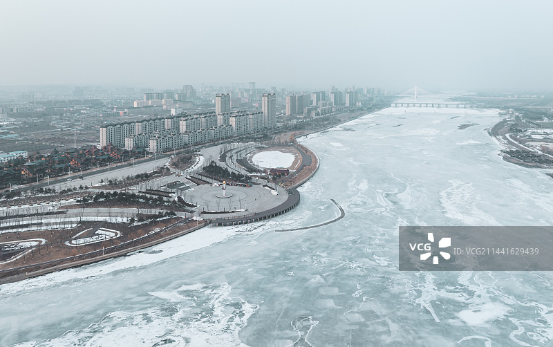 吉林延边珲春市城市冬季河流风光航拍图片素材