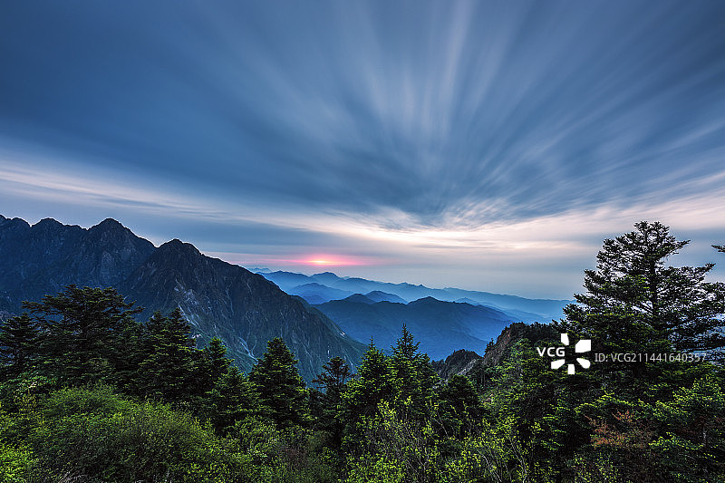 成都彭州九峰山夏季日出图片素材