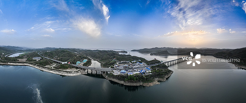 丹江口太极湖的清晨日出图片素材