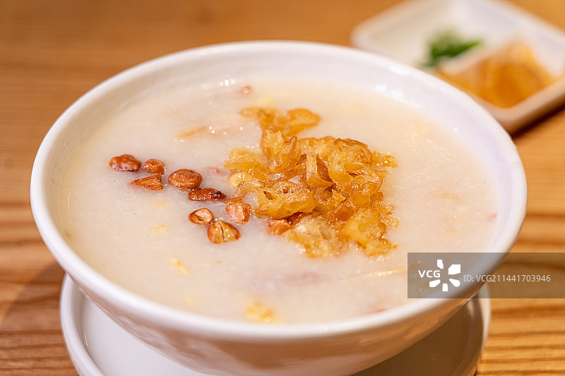 广东广州粤式广式早茶早点传统早餐艇仔粥图片素材