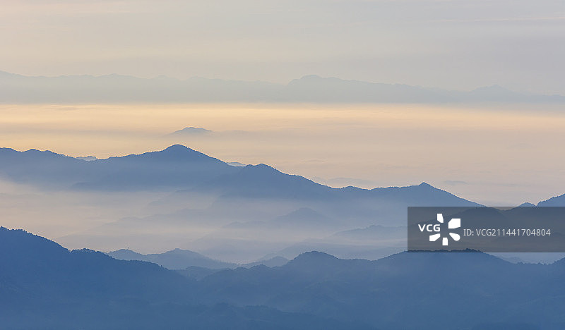 福建武夷山，清晨云海景观图片素材