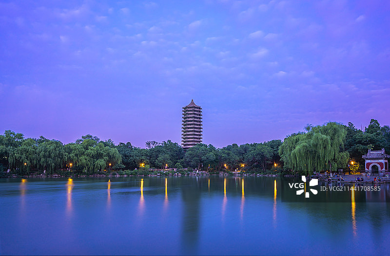 北京大学 未名湖图片素材